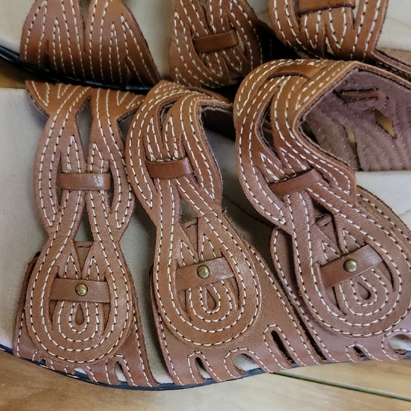 Clarks Size 11 Leisa Faye Tan Velcro Closure Cushioned Braided Sandals NWOB - Picture 4 of 9